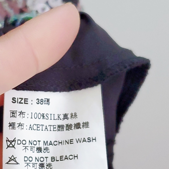 Black Elegant 100% Silk Top / Size: M - Picture 3 of 3